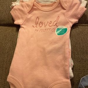 3 pack of newborn onesies